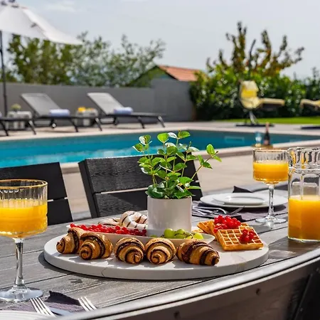 Villa Lukas With 44m2 Pool In Makarska Hinterland *