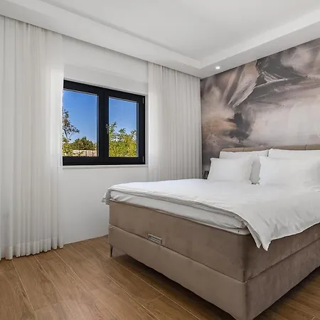 Villa Lukas With 44m2 Pool In Makarska Hinterland