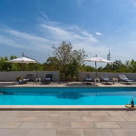 Lukas With 44m2 Pool In Makarska Hinterland