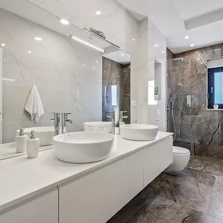 Lukas With 44m2 Pool In Makarska Hinterland