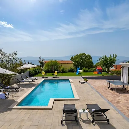 Lukas With 44m2 Pool In Makarska Hinterland *