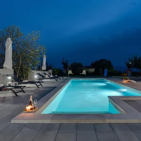 Lukas With 44m2 Pool In Makarska Hinterland * Gornji Vinjani