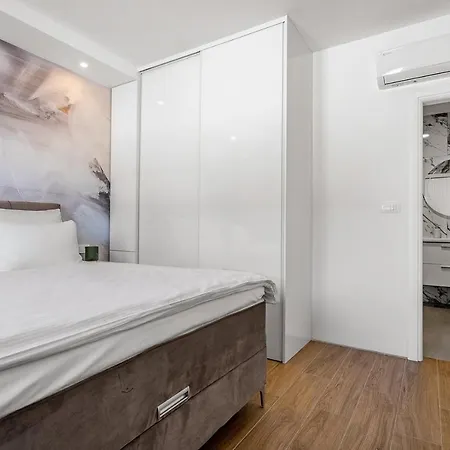 Lukas With 44m2 Pool In Makarska Hinterland